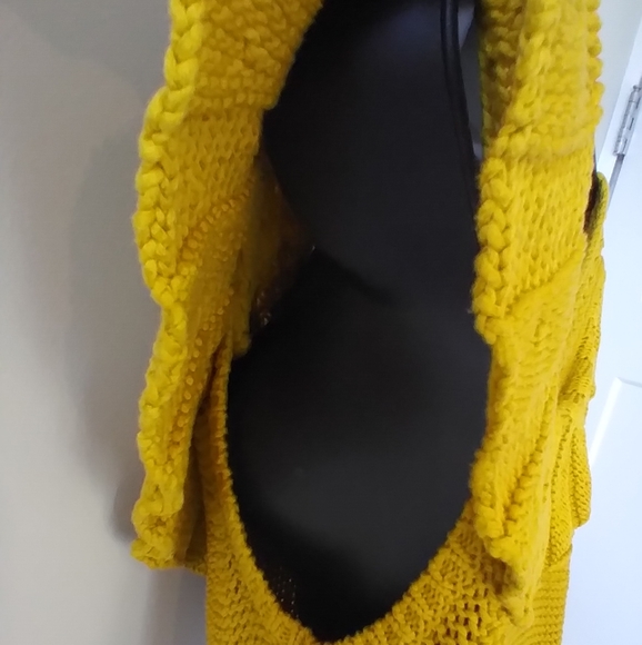 Sexy Sleeveless,Off The Shoulder Sweater by Anthropologie. - Picture 10 of 10